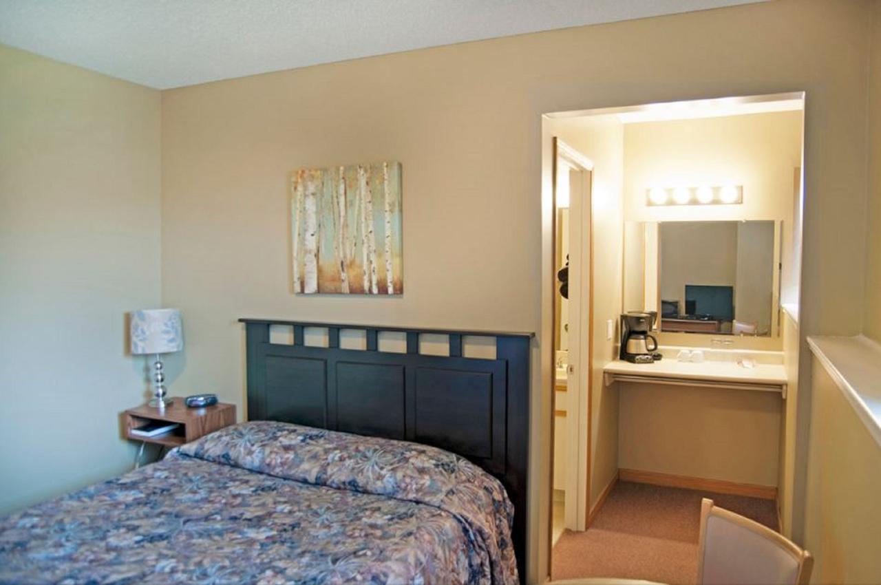 Lakeside Country Inn Manitou Beach Luaran gambar